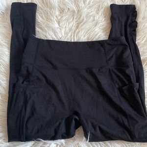 Black leggings. Size M